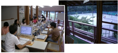 制作を始める参加学生達