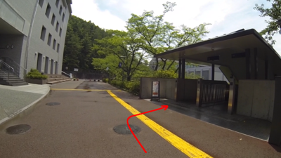 12号館エスカレータ前