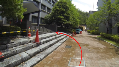 第二実験室棟前